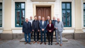 Jan-Hermann Becker (parteilos) wird von breitem Bündnis als Kandidat für das Amt des Samtgemeindebürgermeisters in Esens unterstützt